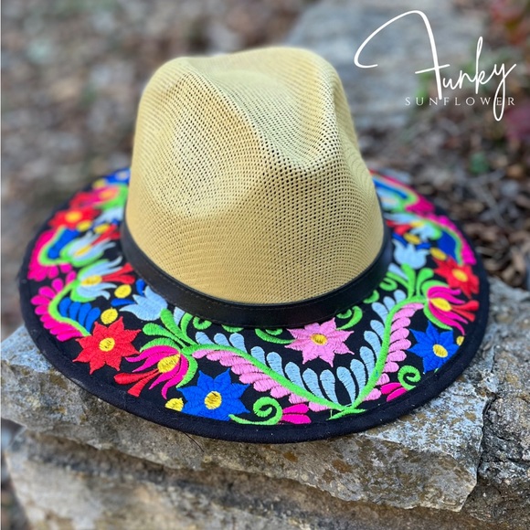 OUT OF STOCK Cream / Tan Embroidered Brim Hat - Picture 2 of 3